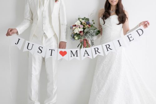 結婚式前撮りの基本。費用相場やおしゃれなアイディア例などもご紹介