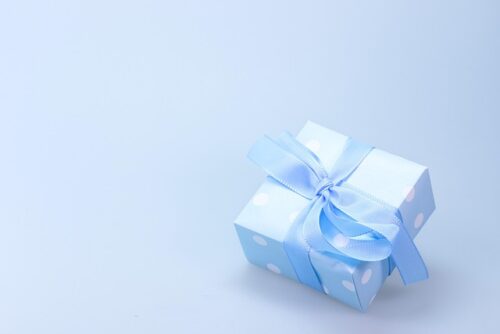 内祝い（お返し）のメッセージカードと何が違う？一緒にしてもよい？