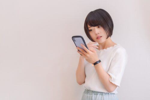 疎遠になっている友達への報告はどうする？