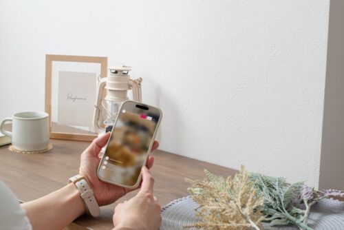 SNSでの結婚報告は写真や個人情報の取り扱いに注意
