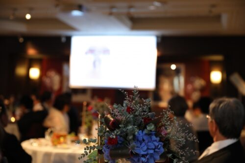 ムービーや写真は外部業者の手配や自分で作る手も