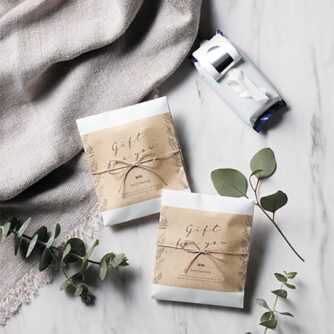 二次会や外出時などにサッと使えて便利な「ウェットティッシュ」