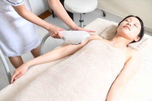 産毛が気になるなら「シェービング」もしくは「脱毛」