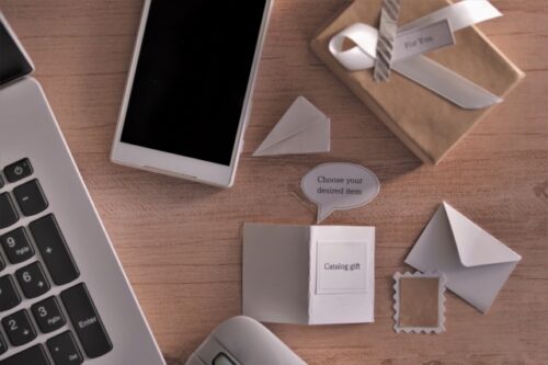 ゲストにカード・URL経由でのカタログギフトを選んで配送してもらうオンラインタイプ