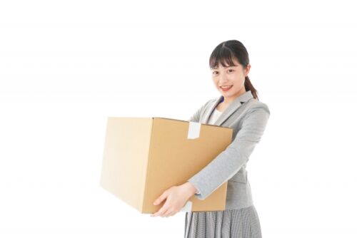 挙式後の指定した期日に届くよう余裕を持って手配する