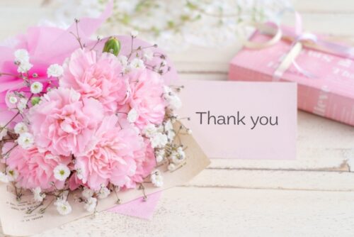 挙式当日に「案内カード」を添えて周知する