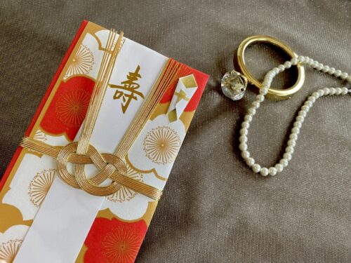 引き出物の相場の基本は3品合わせて「ご祝儀に対して約15〜20%」が目安